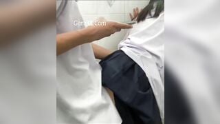 Sex Học Sinh Đeo Bao Cao Su Địt Trong Toilet Trường