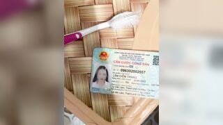 sục và đái lên căn cước bàn chải đánh răng em trang