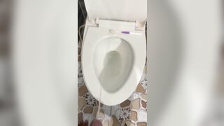 sục và đái lên căn cước bàn chải đánh răng em trang