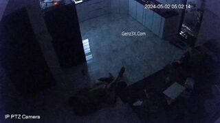 Sex Bố Dượng Đang Địt Chị Gái Thì Em Gái Trong Phòng Bước Ra
