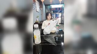 Sex Đón Tiếp Em Họ Tới Nhà Chơi Giúp Thoả Mãn Con Cu