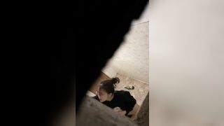 Sex Quay Lén Mấy Em Hàng Xóm Đi Làm Về Tắm Suýt Thì Bị Phát Hiện