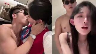 Clip Sex Tiếp Viên Hàng Không Thấy Trai Đẹp Chổng Mông Địt Mình