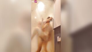 Làm tình với em gái vú to trong phòng tắm mờ ảo