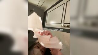 Sex Show Hàng Trong Nhà Vệ Sinh Trên Du Thuyền