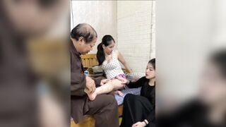 Sex Thầy Bói Phục Vụ 2 Em Gái Ngon Xinh Dâm