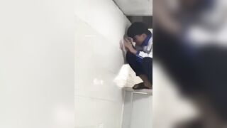 Sex Đục Trần Nhà Vệ Sinh Để Nhìn Sang Wc Các Bạn Nữ Ở Hà Nội