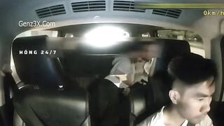 Sex Cặp Đôi Ăn Kem Trên Xe Taxi