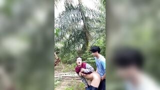 Dẫn chị hàng xóm ra ngoài vườn địt nhau vú to lồn múp sướng tê cặc