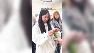 Nhìn động tác còn chưa thành thục lắm nha