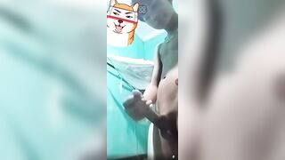 Cậu bé *** sục bắn tinh
