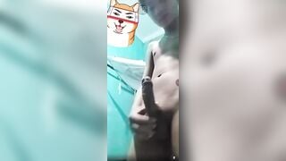 Cậu bé *** sục bắn tinh