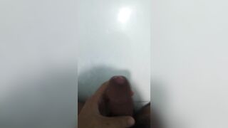 Mỏi tay quá cần bé nào sục dùm