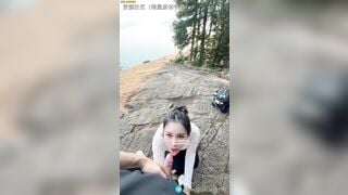 thanh niên số hưởng được em teen sục cặc bú cu cho doggy ngay trên biển
