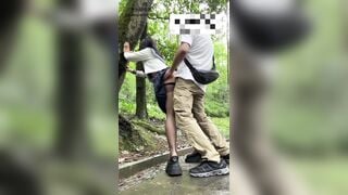 Dâm nữ học sinh chân dài lên núi show lồn gạ đụ mấy ông chú leo núi đi ngang sang đụ