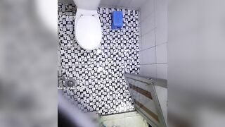 Quay lén mẹ vợ da trắng