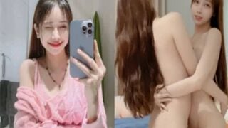 Clip Sex Lâm Thái Vy và cô bạn thân móc bím trên live