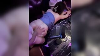 Đụ tập thể em nhân viên karaoke ngay trg quán cùng th b,2 lỗ lỗ nào e cũng bị đụ
