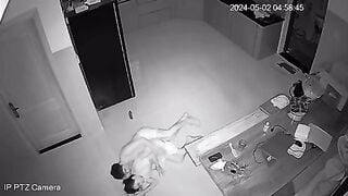Bố Dượng Đang Địt Chị Gái Thì Em Gái Trong Phòng Bước Ra 2