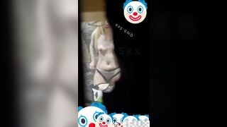 Đặt cam quay lén bé Hot Girl tóc vàng làm nữ MC Bar phòng bên dáng loli da trắng như