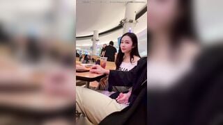 Public gái xinh bú cặc ngay trong quán ăn đông người