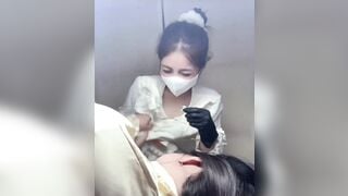 Chỉ là mực dính lên áo thui mà