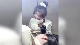 Chỉ là mực dính lên áo thui mà