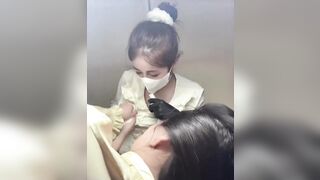 Chỉ là mực dính lên áo thui mà