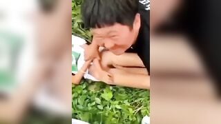 Hiếp Dâm Em Học Sinh Trong Vườn Ngô p4