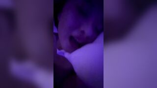 Em sinh viên say thuốc trong quán karaoke bị bắt mang đi xả đồ
