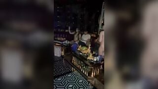 tay vịn nè xịn xò nè