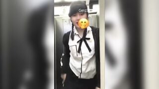 Nữ Sinh Dâm Lồn Hồng Móc Bướm Trong Nhà Vệ Sinh Trường