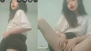 Nguyễn Linh Nhi 2ka8 Gái Teen Thủ Dâm Trong Phòng Tắm