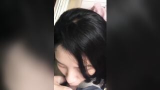 Bắt chị ruột ngồi xuống sục cu xuất đầy miệng