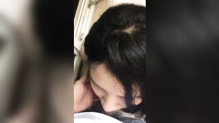 Bắt chị ruột ngồi xuống sục cu xuất đầy miệng