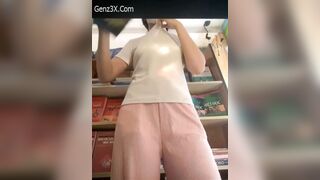 Vào Thư Viện Tự Học Nhưng Mà Nó Lạ Lắm