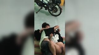 Quay lén em trai mạng ny về nhà