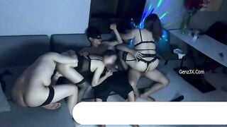 Vợ Về Quê Chồng Rủ Bạn Qua Nhà Địt Tập Thể