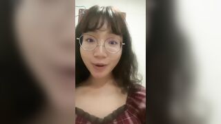 Nhà có đứa em gái mới lớn cứ thích phanh ngực thế này và cái kết mất tr,inh sớm luôn