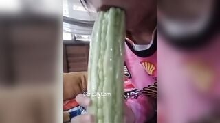 Trần Linh 2ka7 Với Quả Mướp Đắng 30 Cm Ngập Lồn