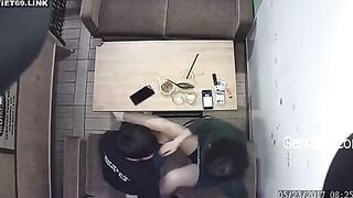 Cặp Đôi Trẻ Trong Quán Cà Phê Địt Nhau Trên Ghế