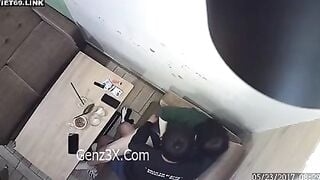 Cặp Đôi Trẻ Trong Quán Cà Phê Địt Nhau Trên Ghế