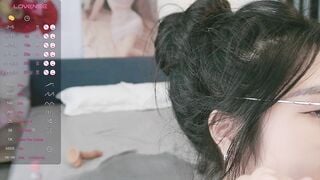 Phần 2: mặt cute baby thế mà nước nhiều thật, chảy tè le ra giường luôn mà bao thẩm