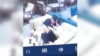 Cặp Đôi Rủ Nhau Vào Trong Quán Trà Sữa Bú Cu