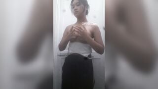 Thảo My Love 9 Thcs Tân Bình Thay Đồ Khoe Vú Trong Toilet