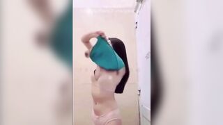 Em Gái Điện Máy Xanh Nước Nôi Lênh Láng 2