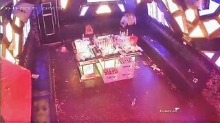 Gạ em nhân viên karaoke làm 1 nháy ngay trong phòng luôn