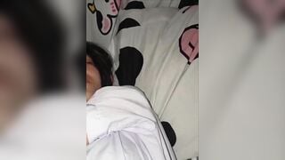 con em đi học về mệt quá lăn ra ngủ và cái kết