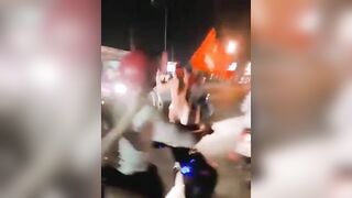 gái xinh khỏa thân cổ vũ việt nam vô địch