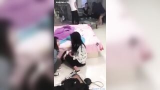 Đánh đập rồi hấp diêm tập thể em gái mới lớn đi làm xa